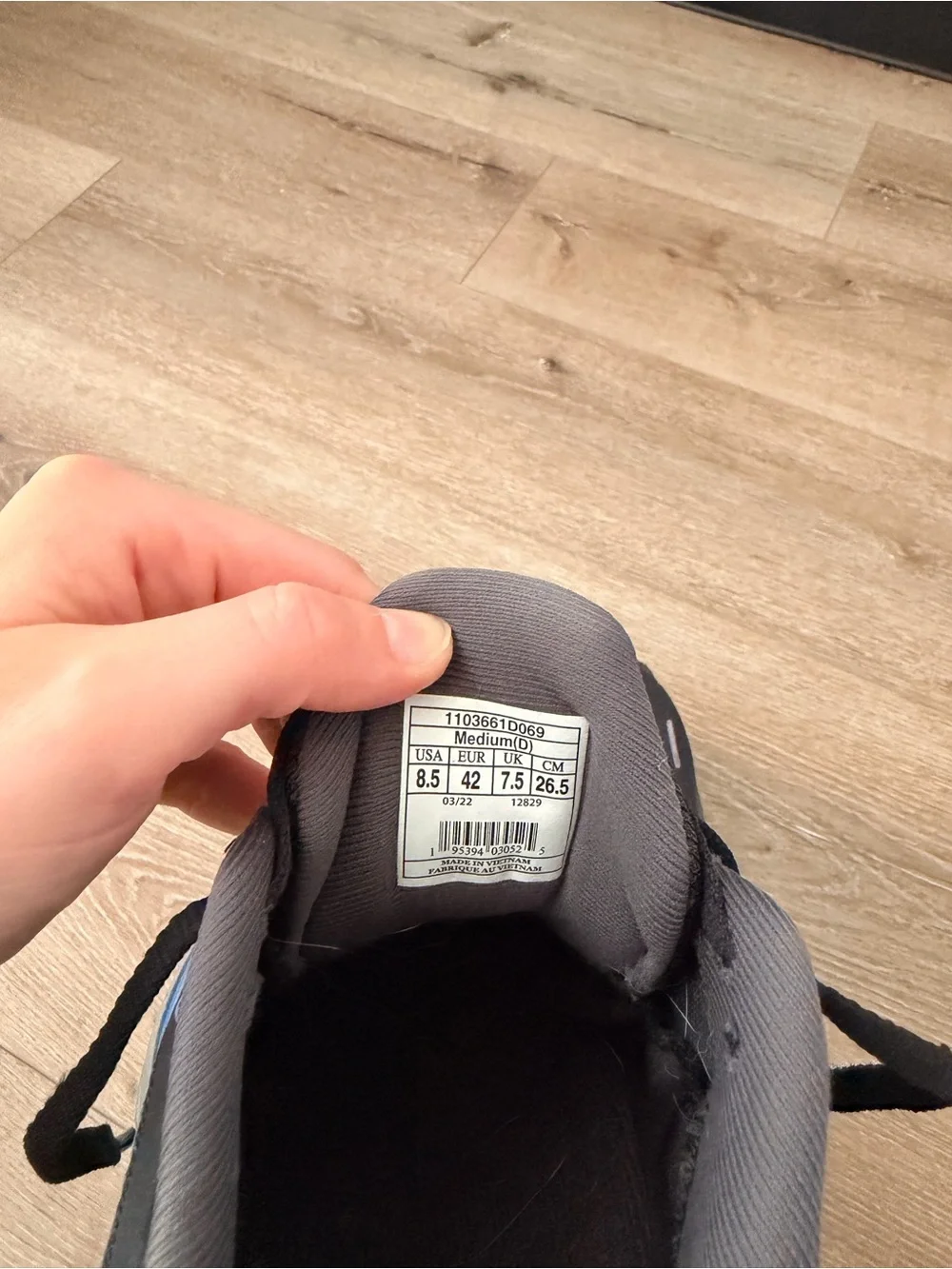 LIKE NEW brooks adrenaline running shoes